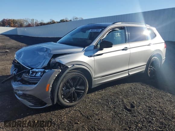✅ 2022 Volkswagen Tiguan SE R-Line Black • VIN: 3VV8B7AX9NM053920 • Lot: 90597065. Wystawiony na Copart z przebiegiem 51 631 mil. Bezpłatny archiwum sprzedaży aukcyjnych z USA i szczegółowy raport historii pojazdu na DreamBid. Zdjęcie 1.