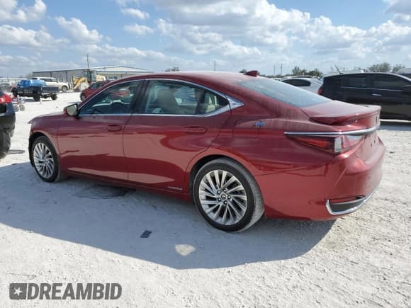 ✅ 2021 Lexus ES 300h Ultra Luxury • VIN: 58AFA1C1XMU007672 • Lot: 44788095. Listed on Copart with 45,998 mi. Free auction sales archive from the USA and detailed vehicle history report at DreamBid. Image 2.