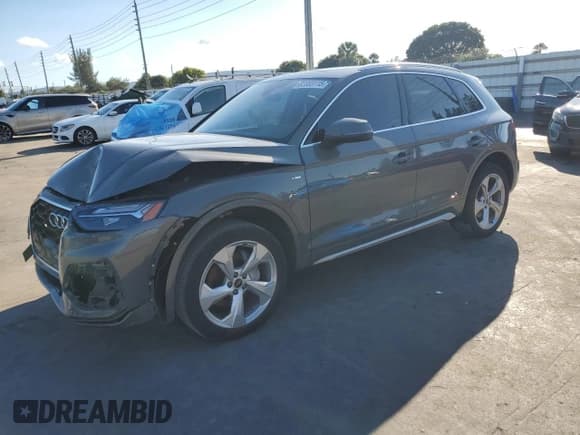 ✅ 2024 Audi Q5 S line Premium Plus • VIN: WA1EAAFY9R2098253 • Lot: 82383115. Wystawiony na Copart z przebiegiem 32 552 mil. Bezpłatny archiwum sprzedaży aukcyjnych z USA i szczegółowy raport historii pojazdu na DreamBid. Zdjęcie 1.