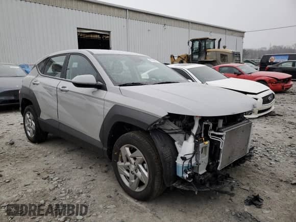 2025 Hyundai Kona SE with VIN KM8HACABXSU188423, listed as a Copart auction lot 87149674 with 8,875 mi miles and Salvage title. Bid and sale history available at DreamBid. Image 4.