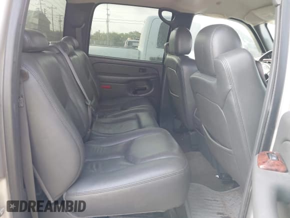 ✅ 2004 Chevrolet Silverado 2500HD LS • VIN: 1GCHC23284F216989 • Lot: 42315974. Listed on IAAI with 249,245 mi. Free auction sales archive from the USA and detailed vehicle history report at DreamBid. Image 8.