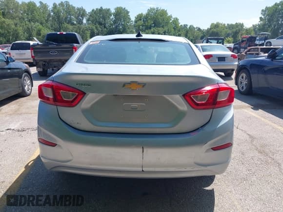 ✅ 2018 Chevrolet Cruze LS • VIN: 1G1BC5SMXJ7149580 • Лот: 43013144. Опубликован ранее на IAAI с пробегом 267 461 миль. Бесплатный доступ к архиву аукционных продаж из США и подробный отчёт об истории автомобиля на DreamBid. Изображение 17.