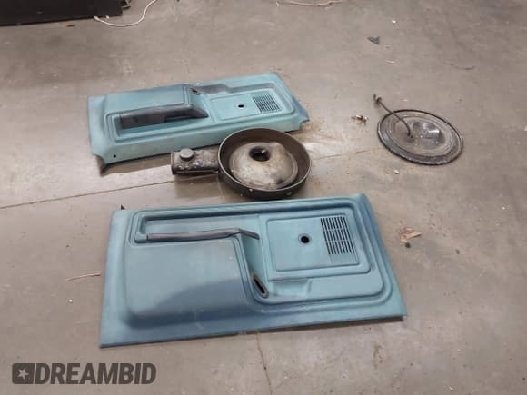 ✅ 1984 Ford Bronco • VIN: 1FMEU15Y7ELA90876 • Lot: 43233299. Listed on IAAI with 2,266 mi. Free auction sales archive from the USA and detailed vehicle history report at DreamBid. Image 12.