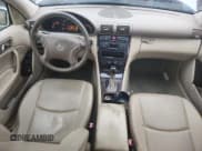 ✅ 2002 Mercedes-Benz C 230/260/280/320 • VIN: WDBRF61J32E006122 • Lot: 67344195. Wystawiony na Copart z przebiegiem 61 240 mil. Bezpłatny archiwum sprzedaży aukcyjnych z USA i szczegółowy raport historii pojazdu na DreamBid. Zdjęcie 8.