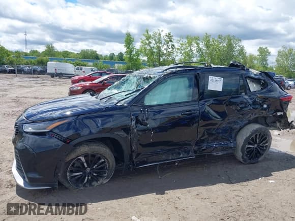 ✅ 2023 Toyota Highlander L • VIN: 5TDKDRBH2PS523855 • Lot: 42315717. Listed on IAAI with Not provided. Free auction sales archive from the USA and detailed vehicle history report at DreamBid. Image 14.