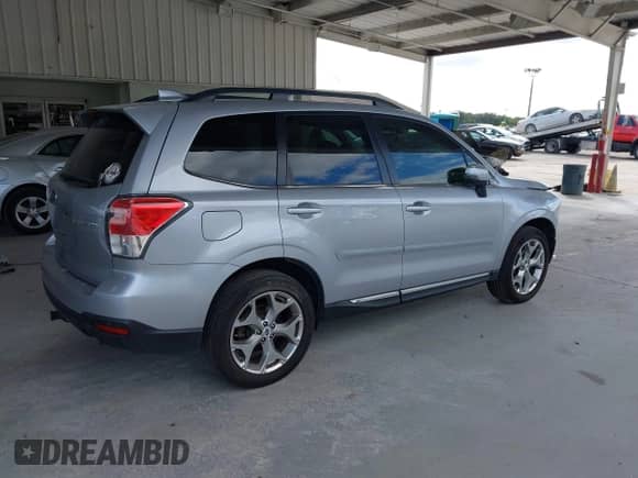 2017 Subaru Forester Touring z VIN JF2SJAWC7HH555670, wystawiony jako IAAI lot #43471642 z przebiegiem 89 476 mil mil oraz . Historia ofert i sprzedaży dostępna na DreamBid. Obrazek 4.