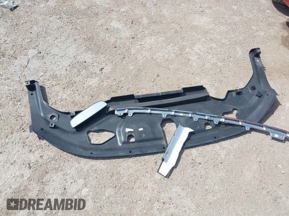 ✅ 2024 Jeep Wagoneer Series II • VIN: 1C4SJUBP9RS160032 • Lot: 41931062. Listed on IAAI with 11,718 mi. Free auction sales archive from the USA and detailed vehicle history report at DreamBid. Image 12.