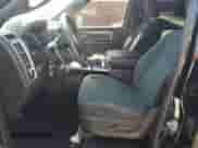 2021 Ram 1500 Warlock z VIN 1C6RR6GT7MS504076, wystawiony jako Copart lot #68470805 z przebiegiem 80 571 mil mil oraz Szkoda całkowita • Salvage title. Historia ofert i sprzedaży dostępna na DreamBid. Obrazek 7.