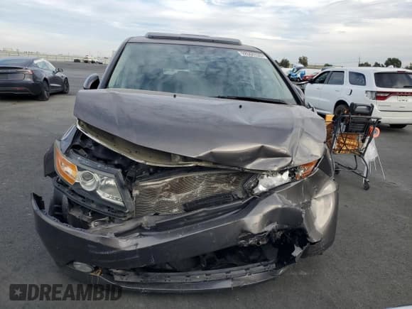 ✅ 2016 Honda Odyssey Touring Elite • VIN: 5FNRL5H90GB040623 • Lot: 92664135. Listed on Copart with 126,235 mi. Free auction sales archive from the USA and detailed vehicle history report at DreamBid. Image 5.