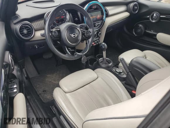 ✅ 2019 MINI Convertible Cooper S • VIN: WMWWG9C59K3E40043 • Лот: 87909055. Опубликован ранее на Copart с пробегом 83 404 миль. Бесплатный доступ к архиву аукционных продаж из США и подробный отчёт об истории автомобиля на DreamBid. Изображение 8.