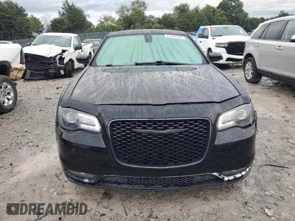 ✅ 2016 Chrysler 300 S • VIN: 2C3CCAGGXGH213190 • Lot: 81707555. Wystawiony na Copart z przebiegiem 185 767 mil. Bezpłatny archiwum sprzedaży aukcyjnych z USA i szczegółowy raport historii pojazdu na DreamBid. Zdjęcie 5.