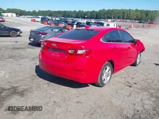 ✅ 2017 Chevrolet Cruze LT • VIN: 1G1BE5SM7H7244876 • Lot: 43092598. Wystawiony na IAAI z przebiegiem 66 340 mil. Bezpłatny archiwum sprzedaży aukcyjnych z USA i szczegółowy raport historii pojazdu na DreamBid. Zdjęcie 4.