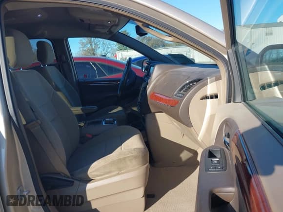 ✅ 2013 Chrysler Town & Country Touring • VIN: 2C4RC1BG2DR670207 • Lot: 43665280. Listed on IAAI with 96,609 mi. Free auction sales archive from the USA and detailed vehicle history report at DreamBid. Image 5.