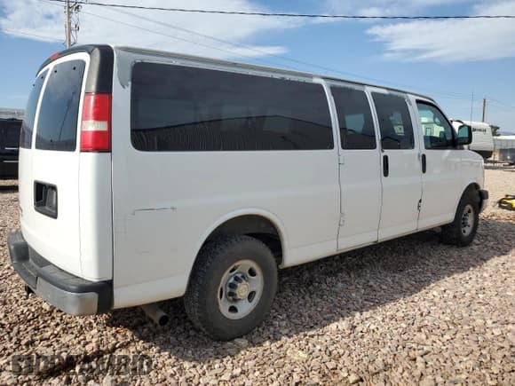 ✅ 2010 Chevrolet Express Passenger LT • VIN: 1GA2G1DG2A1153811 • Lot: 67284145. Wystawiony na Copart z przebiegiem 105 668 mil. Bezpłatny archiwum sprzedaży aukcyjnych z USA i szczegółowy raport historii pojazdu na DreamBid. Zdjęcie 3.