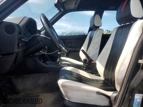 ✅ 1987 BMW 3 Series • VIN: WBAAC510002807904 • Lot: 64686005. Wystawiony na Copart z przebiegiem 63 177 mil. Bezpłatny archiwum sprzedaży aukcyjnych z USA i szczegółowy raport historii pojazdu na DreamBid. Zdjęcie 7.