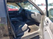 ✅ 2000 Chevrolet Blazer LT • VIN: 1GNDT13W0Y2353621 • Lot: 42053605. Wystawiony na IAAI z przebiegiem 164 160 mil. Bezpłatny archiwum sprzedaży aukcyjnych z USA i szczegółowy raport historii pojazdu na DreamBid. Zdjęcie 5.