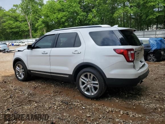 ✅ 2016 Ford Explorer Limited • VIN: 1FM5K8F80GGA42371 • Lot: 54400115. Wystawiony na Copart z przebiegiem 117 045 mil. Bezpłatny archiwum sprzedaży aukcyjnych z USA i szczegółowy raport historii pojazdu na DreamBid. Zdjęcie 2.
