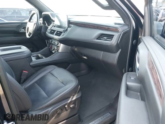 ✅ 2021 Chevrolet Suburban LT • VIN: 1GNSKCKDXMR319645 • Lot: 41462563. Wystawiony na IAAI z przebiegiem 50 125 mil. Bezpłatny archiwum sprzedaży aukcyjnych z USA i szczegółowy raport historii pojazdu na DreamBid. Zdjęcie 5.