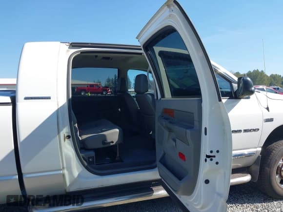 ✅ 2006 Dodge 1500 SLT • VIN: 3D7KS19D36G239244 • Lot: 43289412. Wystawiony na IAAI z przebiegiem 168 699 mil. Bezpłatny archiwum sprzedaży aukcyjnych z USA i szczegółowy raport historii pojazdu na DreamBid. Zdjęcie 8.