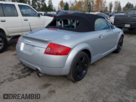 ✅ 2001 Audi TT • VIN: TRUUT28N711045507 • Lot: 43693409. Wystawiony na IAAI z przebiegiem 169 077 mil. Bezpłatny archiwum sprzedaży aukcyjnych z USA i szczegółowy raport historii pojazdu na DreamBid. Zdjęcie 4.