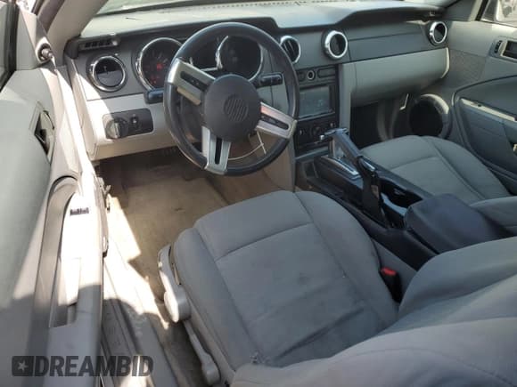 ✅ 2007 Ford Mustang Deluxe • VIN: 1ZVFT80N875282300 • Лот: 58549175. Опубликован ранее на Copart с пробегом 157 176 миль. Бесплатный доступ к архиву аукционных продаж из США и подробный отчёт об истории автомобиля на DreamBid. Изображение 8.