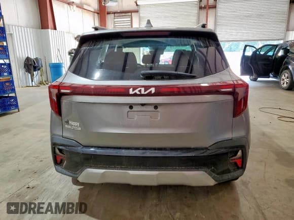 ✅ 2024 Kia Seltos S • VIN: KNDEU2AA1R7649310 • Lot: 80173765. Wystawiony na Copart z przebiegiem 28 427 mil. Bezpłatny archiwum sprzedaży aukcyjnych z USA i szczegółowy raport historii pojazdu na DreamBid. Zdjęcie 6.