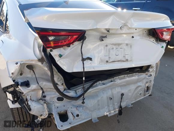 ✅ 2022 Honda Insight Touring • VIN: 19XZE4F95NE009510 • Lot: 43794751. Listed on IAAI with 43,542 mi. Free auction sales archive from the USA and detailed vehicle history report at DreamBid. Image 6.