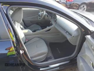 ✅ 2025 Hyundai Elantra SEL Sport • VIN: KMHLM4DG8SU958648 • Lot: 42748335. Listed on IAAI with 3,466 mi. Free auction sales archive from the USA and detailed vehicle history report at DreamBid. Image 5.