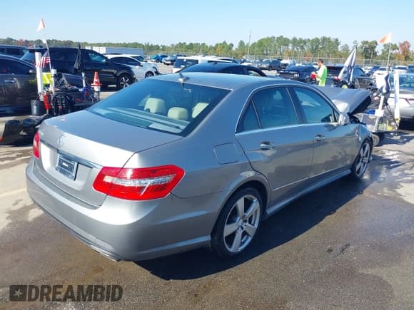 ✅ 2011 Mercedes-Benz E 350 Sport • VIN: WDDHF5GB3BA448497 • Lot: 43619878. Wystawiony na IAAI z przebiegiem 162 823 mil. Bezpłatny archiwum sprzedaży aukcyjnych z USA i szczegółowy raport historii pojazdu na DreamBid. Zdjęcie 4.