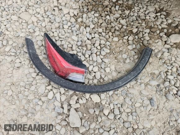 ✅ 2020 Ford Escape Titanium • VIN: 1FMCU9J93LUB09208 • Lot: 85160405. Wystawiony na Copart z przebiegiem 37 073 mil. Bezpłatny archiwum sprzedaży aukcyjnych z USA i szczegółowy raport historii pojazdu na DreamBid. Zdjęcie 13.