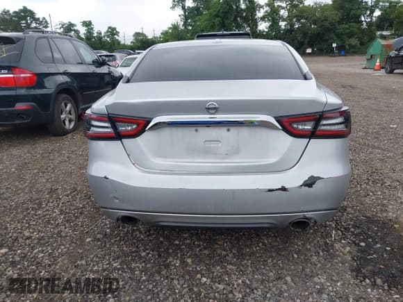 ✅ 2017 Nissan Maxima Platinum • VIN: 1N4AA6AP3HC415815 • Lot: 42670911. Listed on IAAI with 77,663 mi. Free auction sales archive from the USA and detailed vehicle history report at DreamBid. Image 16.