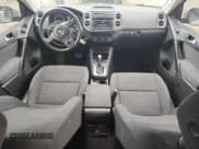 ✅ 2015 Volkswagen Tiguan S • VIN: WVGAV7AX6FW593469 • Lot: 90847545. Wystawiony na Copart z przebiegiem 132 662 mil. Bezpłatny archiwum sprzedaży aukcyjnych z USA i szczegółowy raport historii pojazdu na DreamBid. Zdjęcie 8.