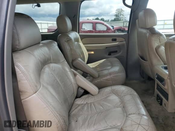 2001 Chevrolet Suburban LS с VIN 3GNEC16T61G226293, выставлен на аукционе Copart как лот 71911864 с пробегом 224 623 миль миль и Списание • Salvage title. История ставок и продаж доступна на DreamBid. Изображение 11.