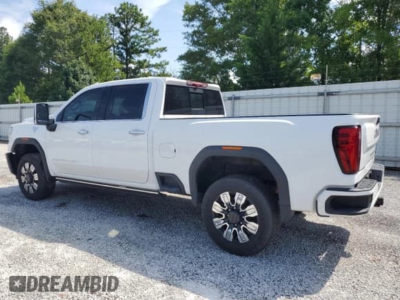 ✅ 2024 GMC Sierra 3500HD Denali • VIN: 1GT49WEY9RF130751 • Лот: 60288055. Опубликован ранее на Copart с пробегом 31 738 миль. Бесплатный доступ к архиву аукционных продаж из США и подробный отчёт об истории автомобиля на DreamBid. Изображение 2.