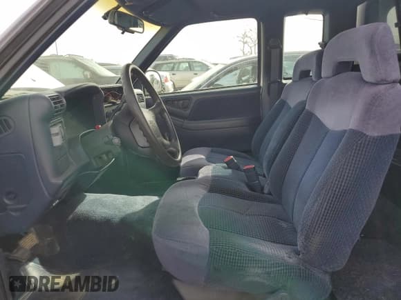 ✅ 1997 GMC Sonoma SLS • VIN: 1GTCS19X7V8517253 • Lot: 43829035. Wystawiony na Copart z przebiegiem 102 976 mil. Bezpłatny archiwum sprzedaży aukcyjnych z USA i szczegółowy raport historii pojazdu na DreamBid. Zdjęcie 7.