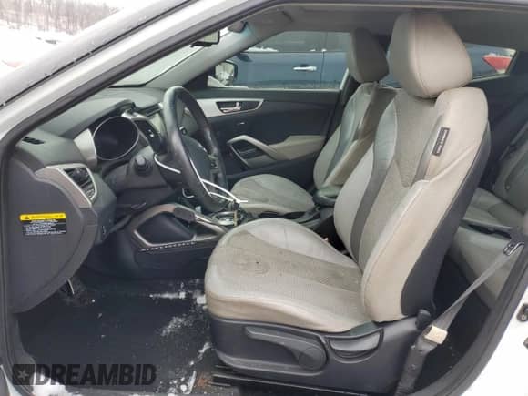 2012 Hyundai Veloster w/Red Int z VIN KMHTC6AD5CU030340, wystawiony jako Copart lot #45793405 z przebiegiem 139 667 mil mil oraz Czysty tytuł • Clean title. Historia ofert i sprzedaży dostępna na DreamBid. Obrazek 7.