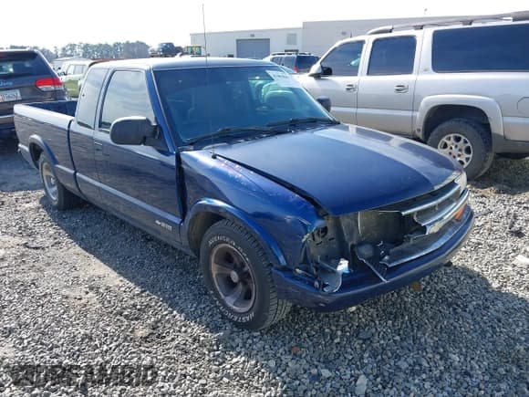 ✅ 2003 Chevrolet S-10 LS • VIN: 1GCCS19X638152206 • Лот: 41464663. Опубликован ранее на IAAI с пробегом 123 231 миль. Бесплатный доступ к архиву аукционных продаж из США и подробный отчёт об истории автомобиля на DreamBid. Изображение 6.