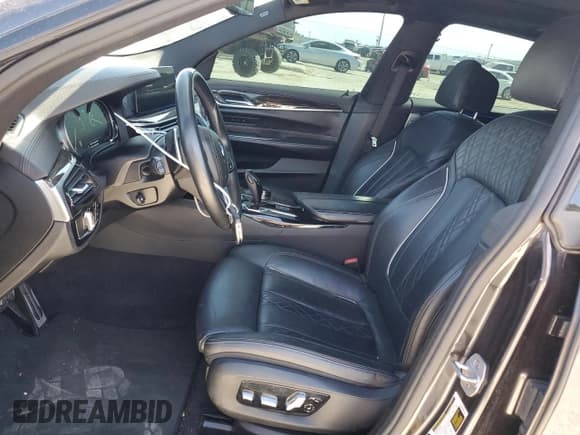 ✅ 2018 BMW 6 Series 640i xDrive • VIN: WBAJV6C57JBK06757 • Lot: 50280224. Wystawiony na Copart z przebiegiem 90 363 mil. Bezpłatny archiwum sprzedaży aukcyjnych z USA i szczegółowy raport historii pojazdu na DreamBid. Zdjęcie 7.