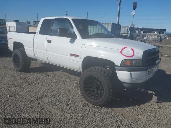 ✅ 1998 Dodge 2500 • VIN: 1B7KF2363WJ175493 • Lot: 42791635. Wystawiony na IAAI z przebiegiem 240 056 mil. Bezpłatny archiwum sprzedaży aukcyjnych z USA i szczegółowy raport historii pojazdu na DreamBid. Zdjęcie 1.