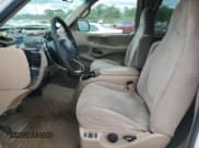 ✅ 1998 Ford F-150 XL • VIN: 1FTRX08LXWKA53755 • Lot: 65704515. Wystawiony na Copart z przebiegiem 218 346 mil. Bezpłatny archiwum sprzedaży aukcyjnych z USA i szczegółowy raport historii pojazdu na DreamBid. Zdjęcie 7.