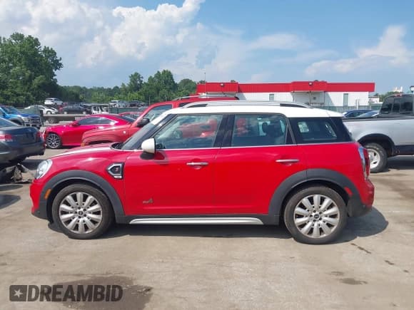 ✅ 2019 MINI Countryman Cooper S • VIN: WMZYT5C59K3G91161 • Lot: 42689582. Listed on IAAI with 49,811 mi. Free auction sales archive from the USA and detailed vehicle history report at DreamBid. Image 15.