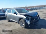 ✅ 2023 Nissan Rogue S • VIN: 5N1BT3AB2PC879779 • Лот: 41645744. Опубликован ранее на IAAI с пробегом 25 449 миль. Бесплатный доступ к архиву аукционных продаж из США и подробный отчёт об истории автомобиля на DreamBid. Изображение 1.