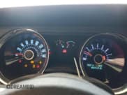 ✅ 2013 Ford Mustang V6 • VIN: 1ZVBP8AM0D5261395 • Лот: 82326855. Опубликован ранее на Copart с пробегом 89 044 миль. Бесплатный доступ к архиву аукционных продаж из США и подробный отчёт об истории автомобиля на DreamBid. Изображение 9.