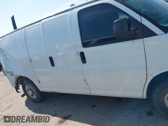 ✅ 2015 Chevrolet Express Cargo • VIN: 1GCWGFCFXF1184780 • Lot: 42180137. Listed on IAAI with 103,453 mi. Free auction sales archive from the USA and detailed vehicle history report at DreamBid. Image 13.