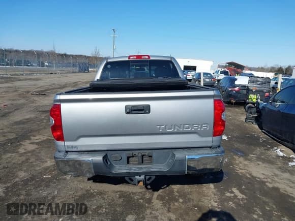 ✅ 2016 Toyota Tundra SR5 • VIN: 5TFRW5F1XGX201537 • Лот: 41396181. Опубликован ранее на IAAI с пробегом 133 968 миль. Бесплатный доступ к архиву аукционных продаж из США и подробный отчёт об истории автомобиля на DreamBid. Изображение 16.