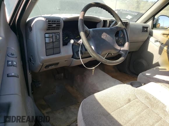 ✅ 1997 Isuzu Hombre • VIN: 1GGCS19X2V8661050 • Lot: 81185205. Wystawiony na Copart z przebiegiem 67 299 mil. Bezpłatny archiwum sprzedaży aukcyjnych z USA i szczegółowy raport historii pojazdu na DreamBid. Zdjęcie 8.