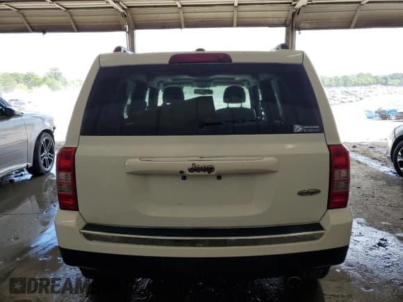 ✅ 2017 Jeep Patriot Latitude • VIN: 1C4NJPFA4HD133148 • Lot: 61747795. Listed on Copart with 80,815 mi. Free auction sales archive from the USA and detailed vehicle history report at DreamBid. Image 6.