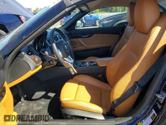 ✅ 2011 BMW Z4 sDrive30i • VIN: WBALM5C50BE380563 • Lot: 68116425. Listed on Copart with 25,445 mi. Free auction sales archive from the USA and detailed vehicle history report at DreamBid. Image 7.