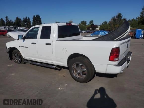 ✅ 2012 Ram 1500 Express • VIN: 1C6RD7FT2CS260552 • Lot: 70130495. Wystawiony na Copart z przebiegiem Nie podano. Bezpłatny archiwum sprzedaży aukcyjnych z USA i szczegółowy raport historii pojazdu na DreamBid. Zdjęcie 2.