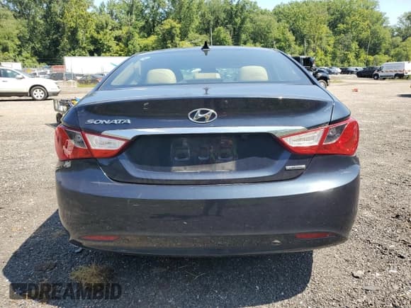 ✅ 2013 Hyundai Sonata SE • VIN: 5NPEC4ACXDH531115 • Lot: 68237794. Listed on Copart with 203,356 mi. Free auction sales archive from the USA and detailed vehicle history report at DreamBid. Image 6.